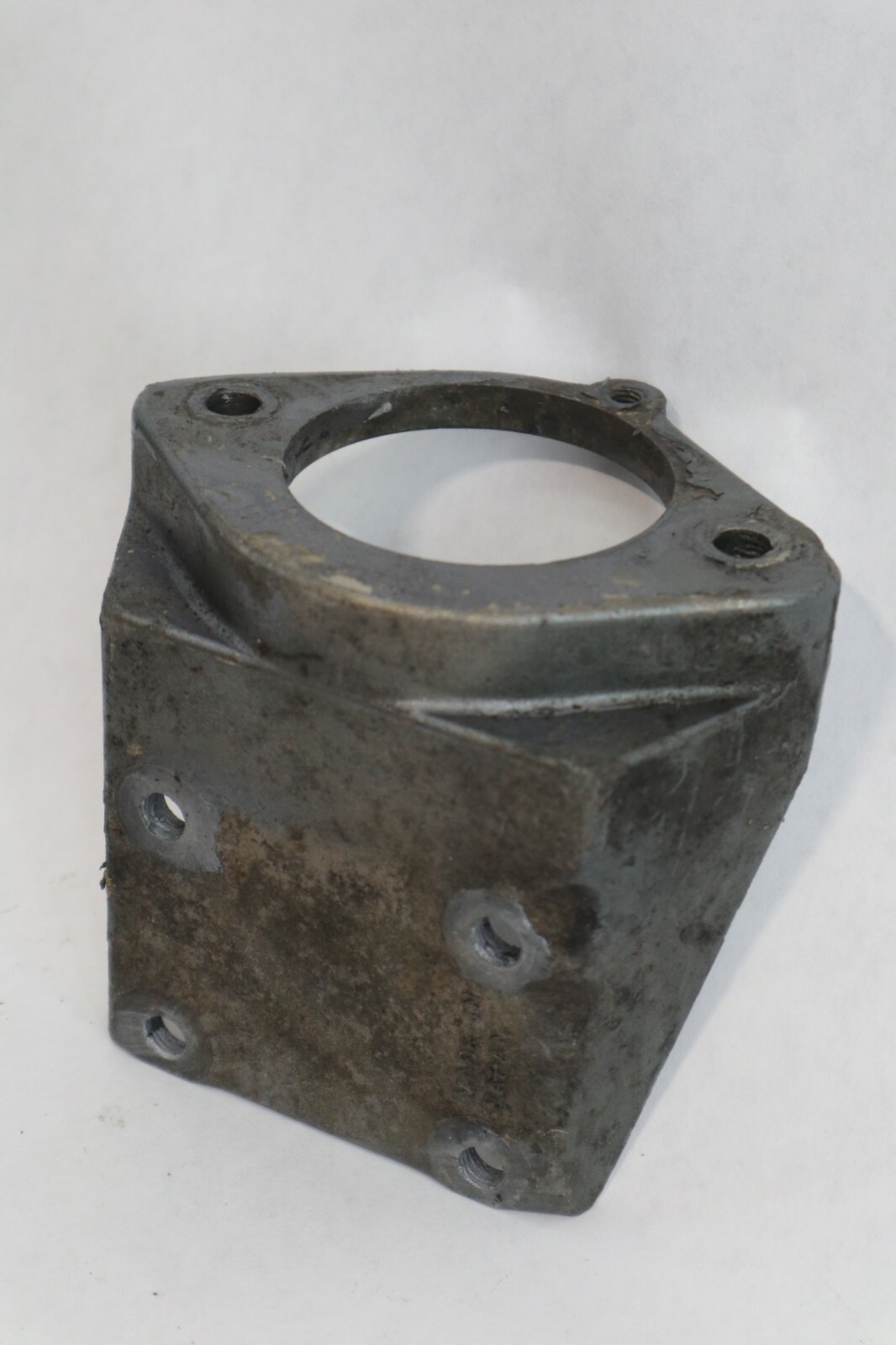 Suzuki Outboard DT 75 Starter Motor Bracket 31911-95600 - Image 8