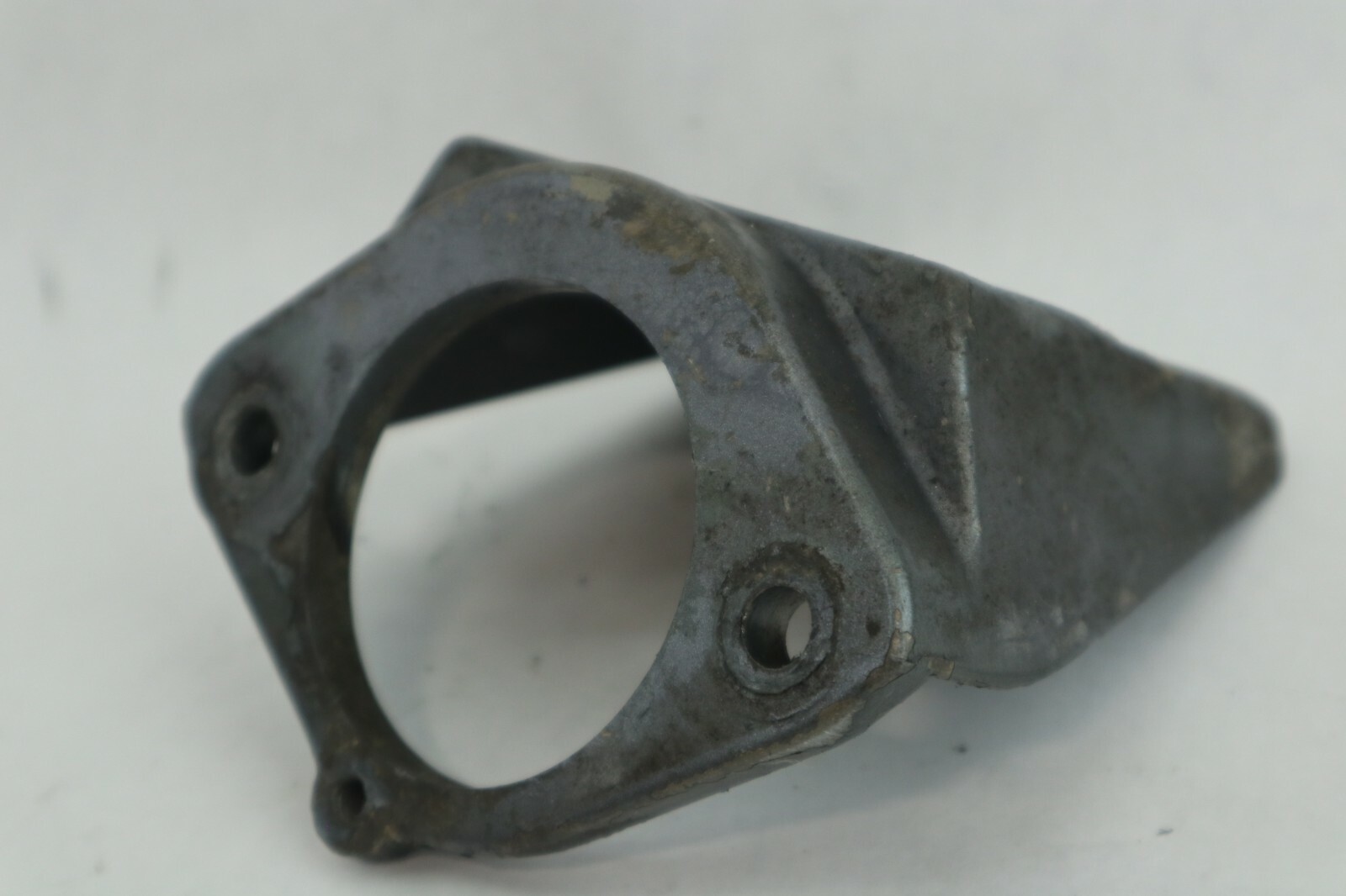 Suzuki Outboard DT 75 Starter Motor Bracket 31911-95600 - Image 9