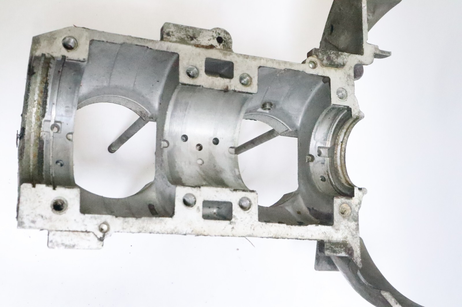 78 79 80 81 82 83 Yamaha Enticer Inviter 300 294 Engine Crankcase Crank Cases - Image 11