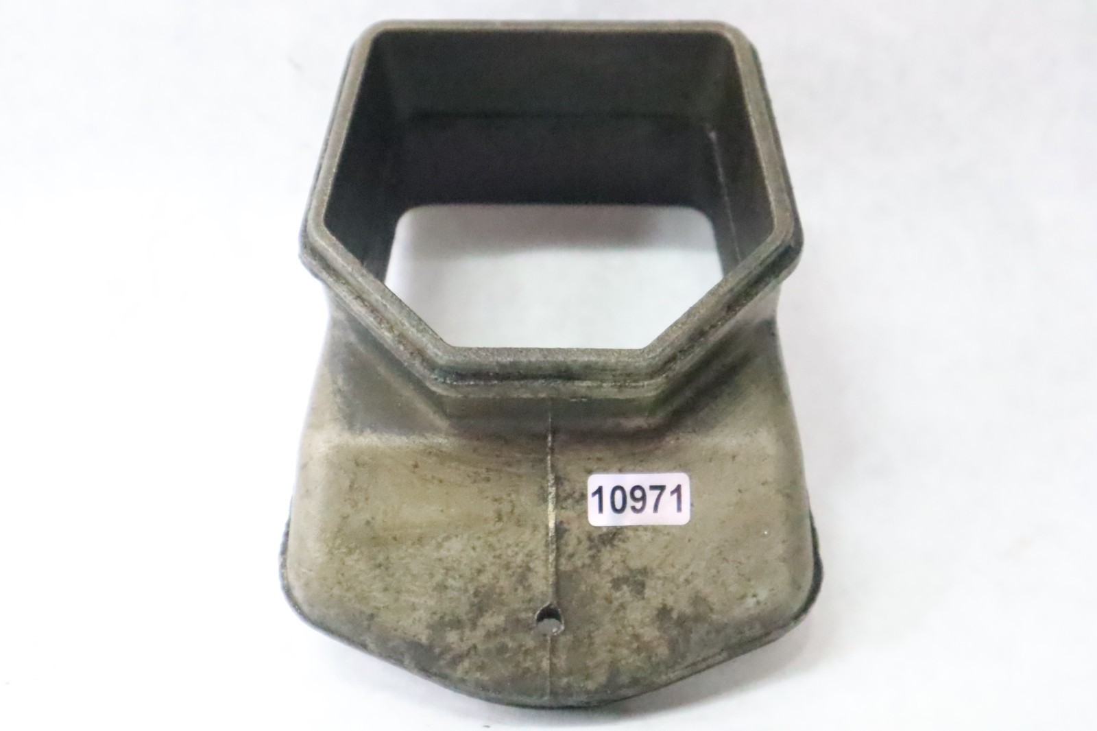 Evinrude Johnson V4 Inner Lower Housing 320838 - Image 11