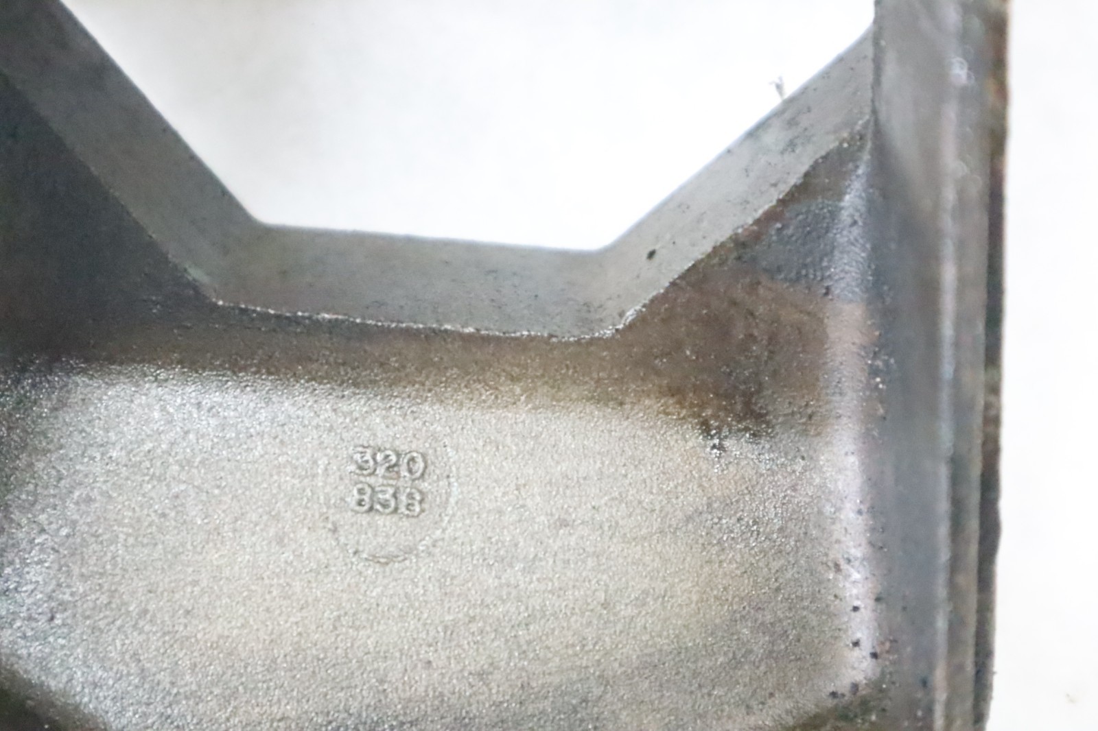 Evinrude Johnson V4 Inner Lower Housing 320838 - Image 17