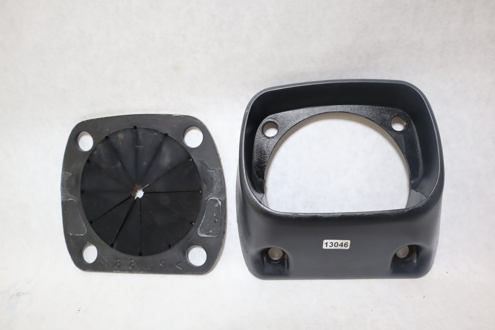 98 1998 Yamaha Wave Runner GP 800 1200 Exhaust Outlet Cover OEM# GP7-6751F-00-00