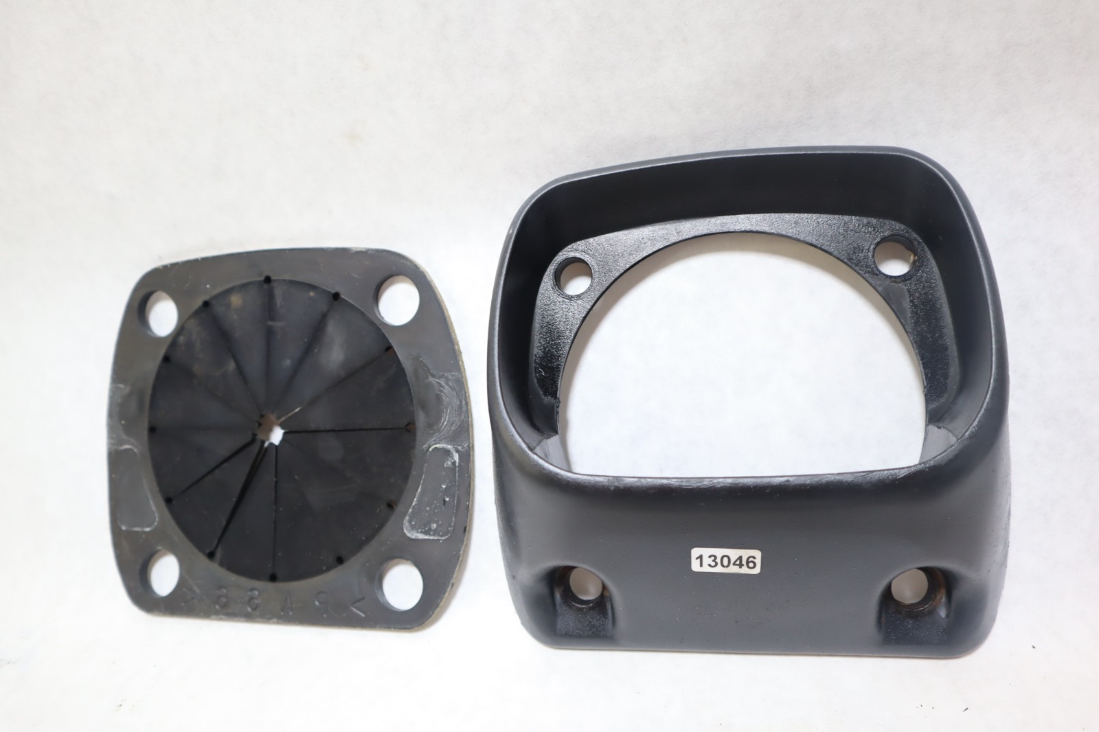 98 1998 Yamaha Wave Runner GP 800 1200 Exhaust Outlet Cover OEM# GP7-6751F-00-00 - Image 2