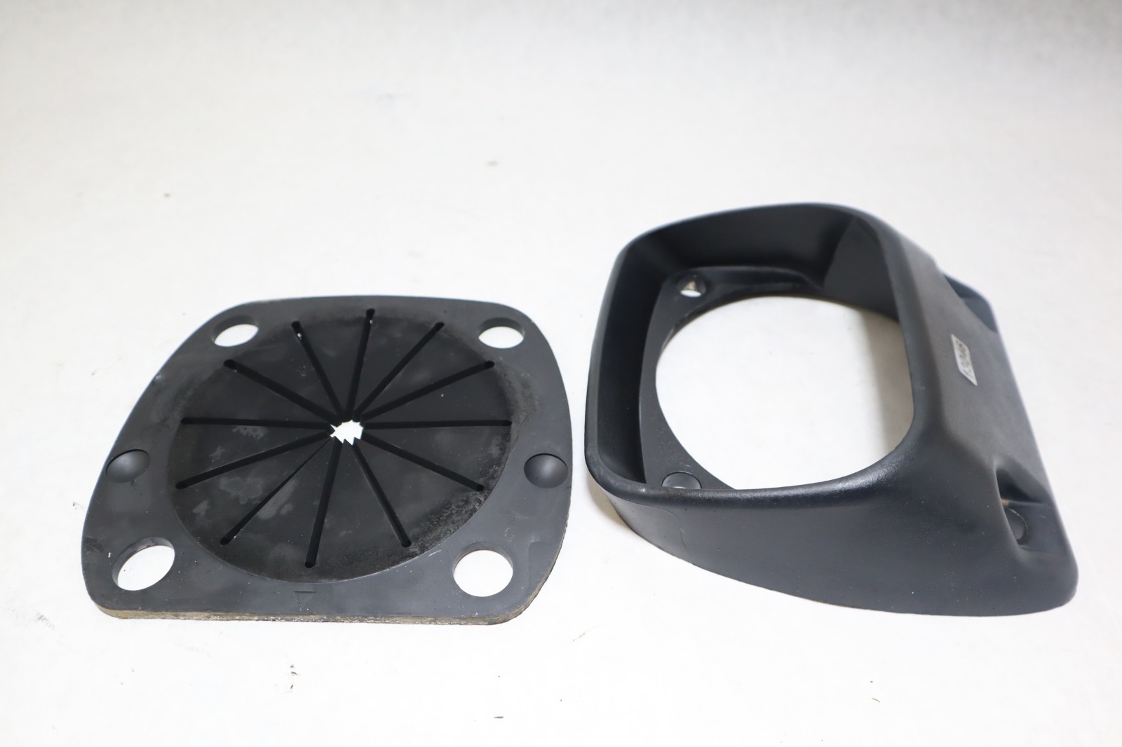 98 1998 Yamaha Wave Runner GP 800 1200 Exhaust Outlet Cover OEM# GP7-6751F-00-00 - Image 3