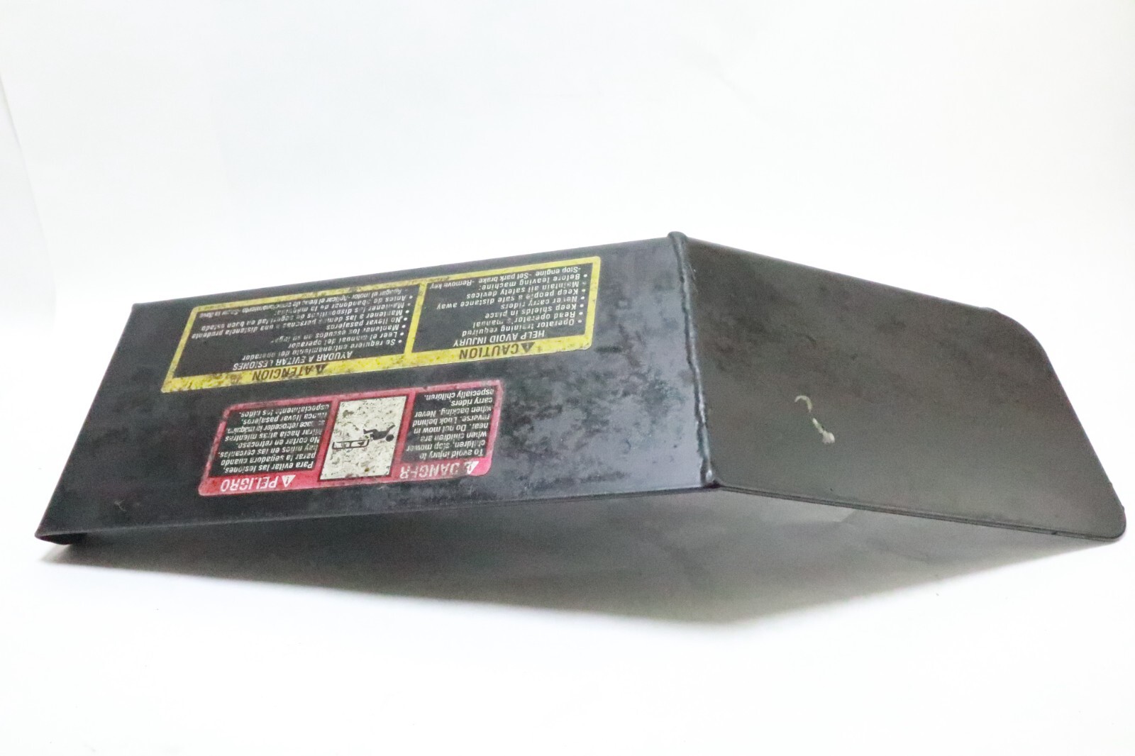 John Deere 727 ZTrak Zero Turn right fender - Image 5