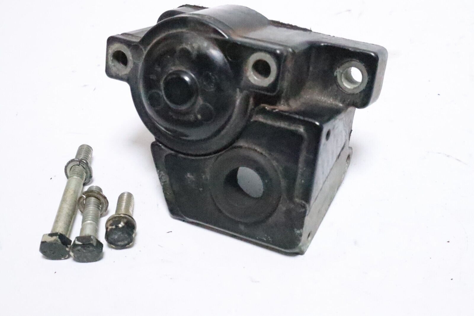 66843 66844 Mercury 1975-1986 Coil Mounting Bracket & Cover 35 40 HP Used