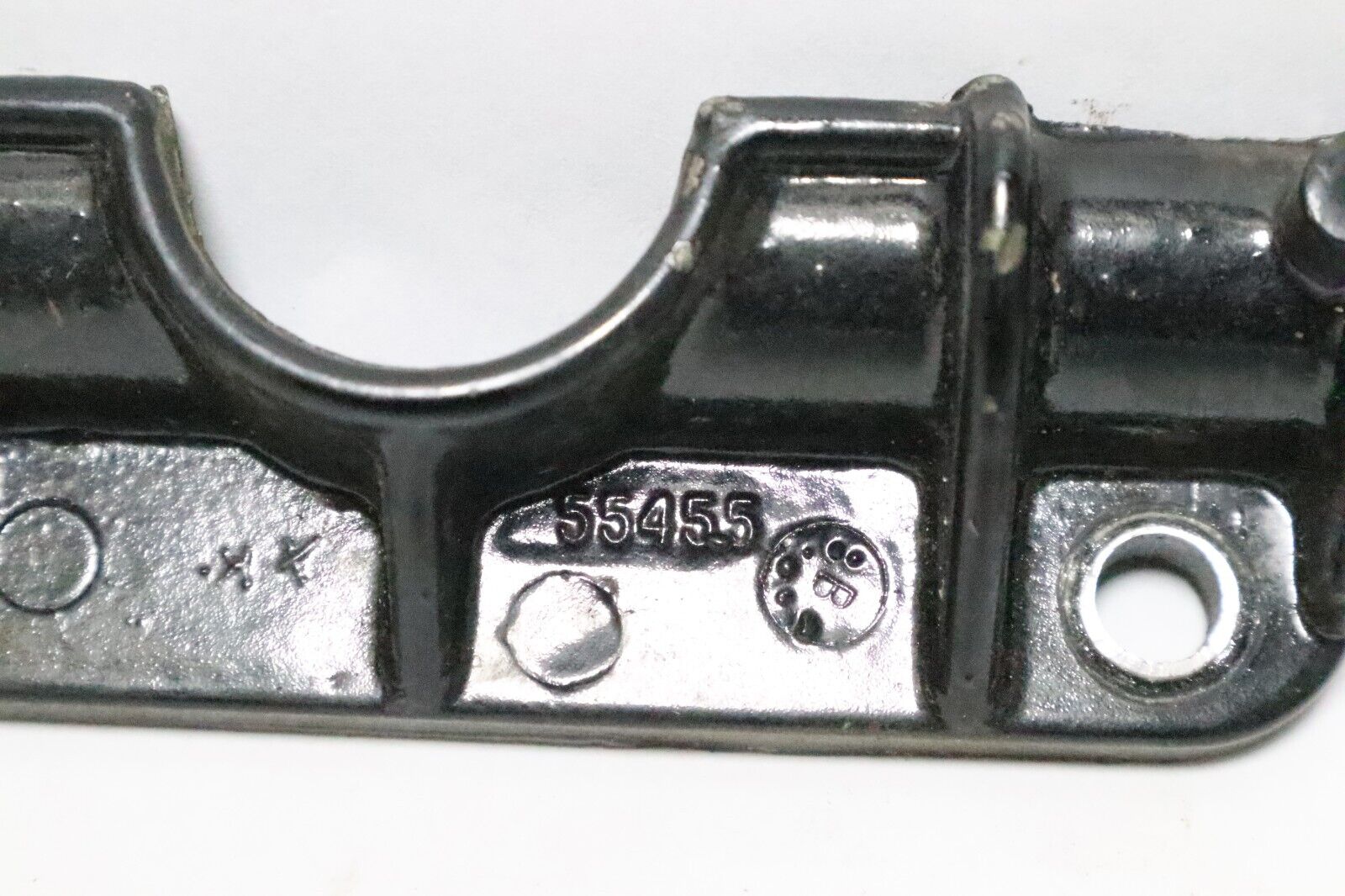 55455 Mercury 35 hp Rear Top Cowl Latch Hook Used - Image 3