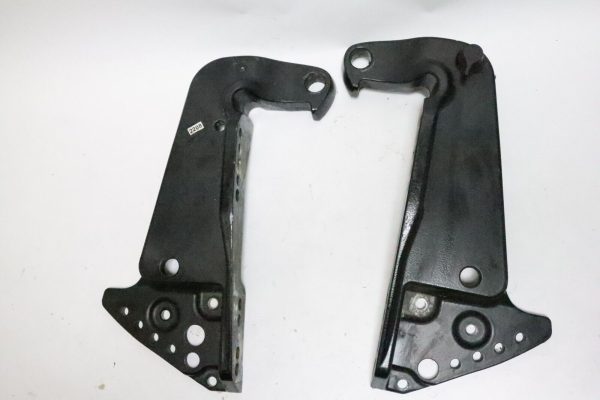 Mercury Mariner 75-90-100-115-125 Transom Bracket Starboard 828334T02 8M0034791   Used
