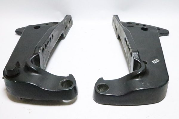 Mercury Mariner 75-90-100-115-125 Transom Bracket Starboard 828334T02 8M0034791   Used - Image 4