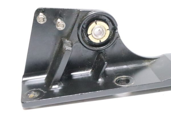 Mercury MARINER  225 250 hp Throttle Linkage Shift Bracket 8240102 3.0 L  Used - Image 4