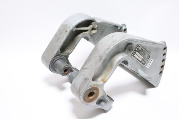 BRACKET yy  johnson evinrude 0392831  PORT clamp 393190 STERN 9.9hp 15hp Used