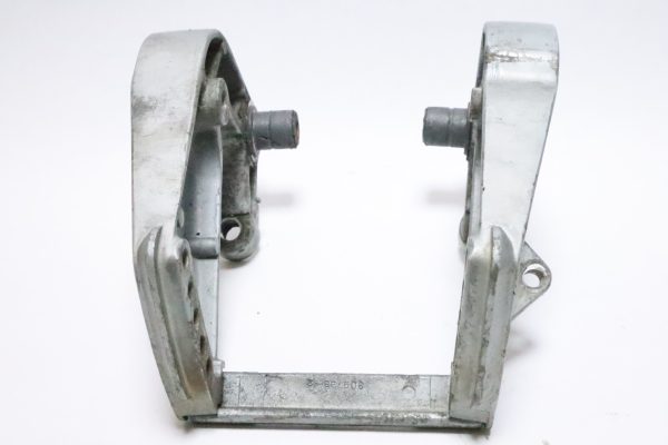 BRACKET yy  johnson evinrude 0392831  PORT clamp 393190 STERN 9.9hp 15hp Used - Image 4