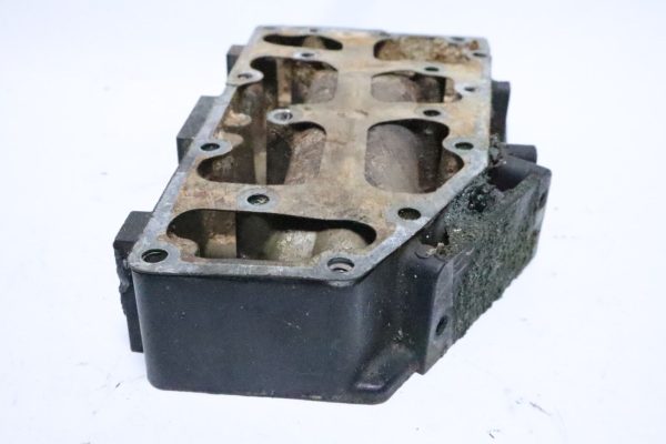 Force 819913 3 Port Exhaust Plate 819269 1 Cover 1996-1999 40hp 50hp - Used - Image 5