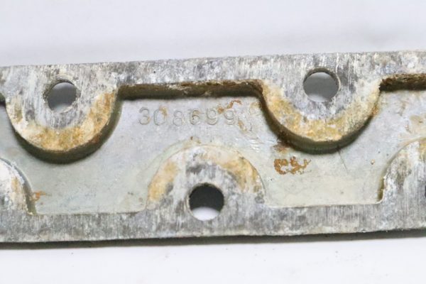 0308591 OMC Stringer Upper Gearcase Housing Port + starboard Water Cover  Used - Image 4