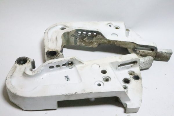 329712 329713 Johnson Evinrude 1985-98 Transom Brackets 200 225 250 275 300 HP  Used - Image 4