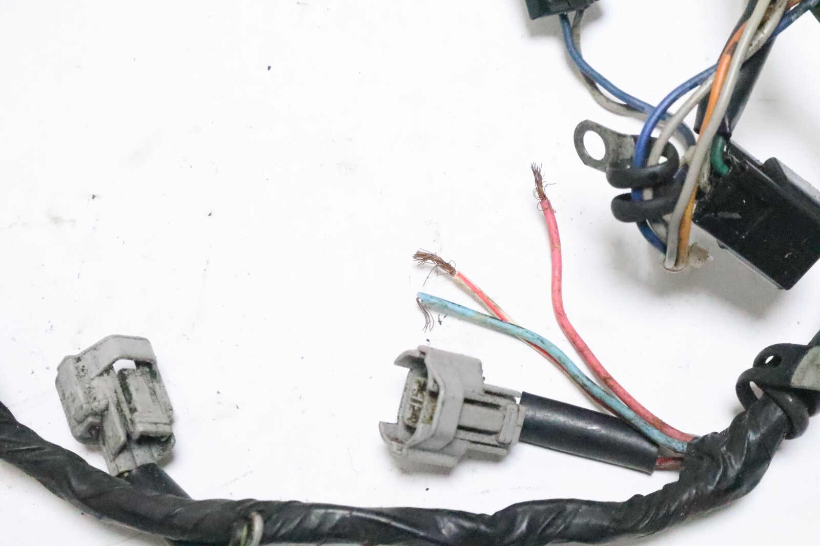 Evinrude 40 50 hp Suzuki DF40 DF50 4 Stroke Main Wire Harness 5031476 has cuts | Used - Image 3