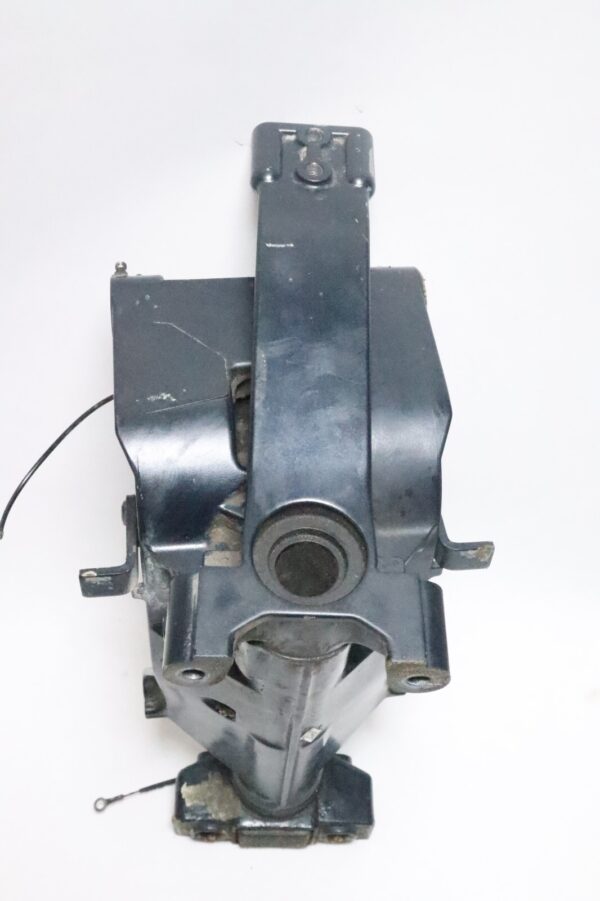 5031496 5031500 Evinrude 1999-2000 Swivel Bracket 40 50 HP | Used - Image 3