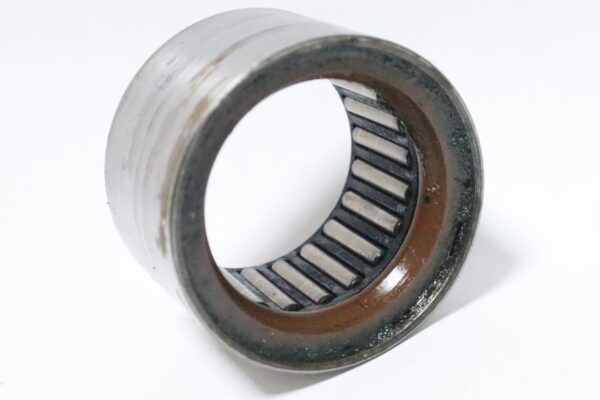Upper Main Bearing W/ Oil Seal 390900 for Johnson Evinrude 40-75 Hp | Used