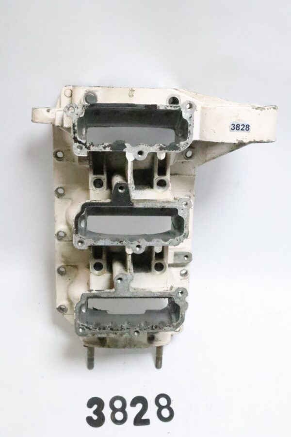 CYLINDER 817861A10? 625010 block 498150 101553 force chrysler 85hp INTAKE SIDE | Used - Image 2