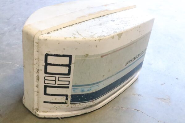 820624A1 ? FA549944 ? F3C653944 ? hood cover force chrysler 85hp NO insulation | Used - Image 2