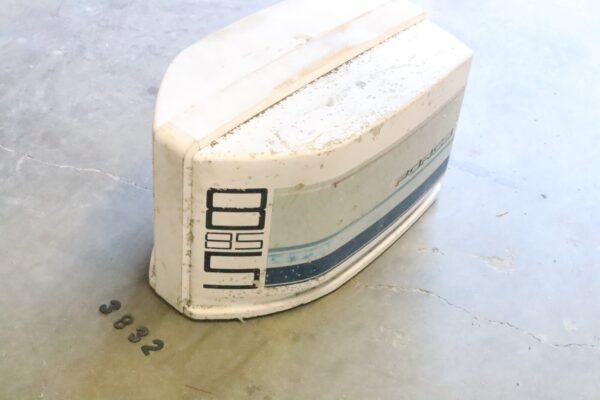 820624A1 ? FA549944 ? F3C653944 ? hood cover force chrysler 85hp NO insulation | Used - Image 3