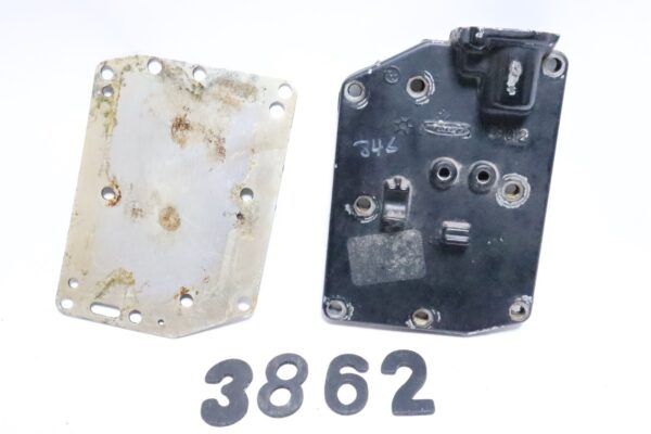 89013A2 Mercury Outboard Thermostat Cover Assembly 7.5 & 9.8 HP 89013A1 | Used - Image 3