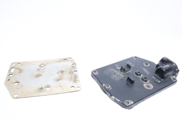 89013A2 Mercury Outboard Thermostat Cover Assembly 7.5 & 9.8 HP 89013A1 | Used - Image 2