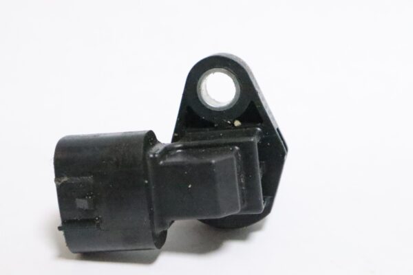 Suzuki 4 Stroke Outboard Motor Cam Position Sensor 33220-64L10 OEM | Used - Image 3