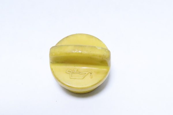 03-08 Tohatsu 4 Stroke 18 HP oil cap 3R0710150   Used - Image 2
